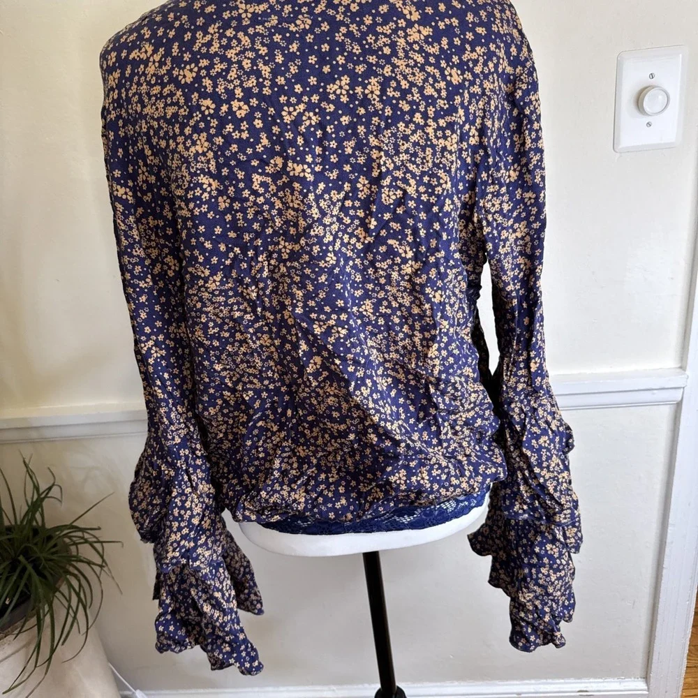FREE PEOPLE Ditsy Floral dramatical ruffle long sleeves women M blue top shirt